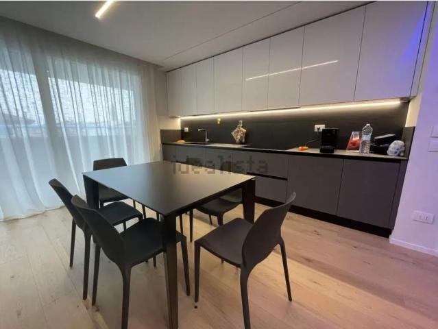 Appartamento in affitto di 120 m² in Viale De&apos  Brozzi, 26