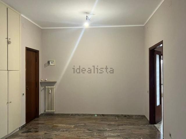 Appartamento in affitto di 120 m² in Viale Duca Alessandro, 84