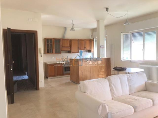 Appartamento in affitto di 120 m² in Viale Eugenio Chiesa, 16