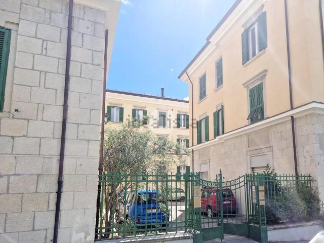 Appartamento in affitto di 120 m² in Viale Francesco Crispi, 28