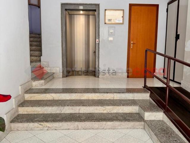 Appartamento in affitto di 120 m² in Viale Scala Greca, 405