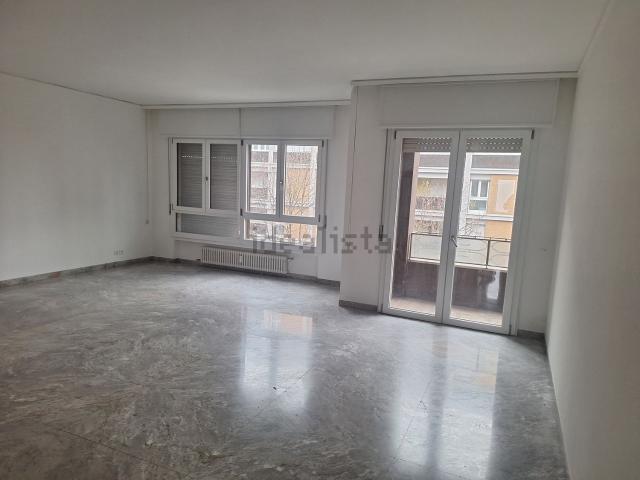 Appartamento in affitto di 120 m² in Corso del Popolo, 36