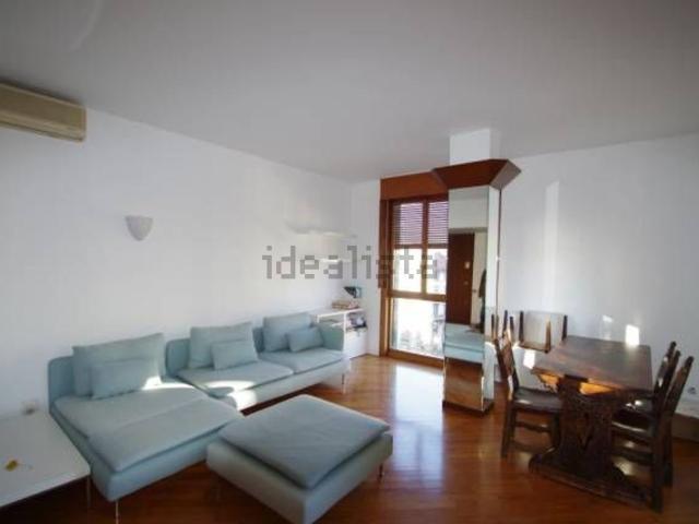 Appartamento in affitto di 120 m² in Piazza de Angeli Ernesto