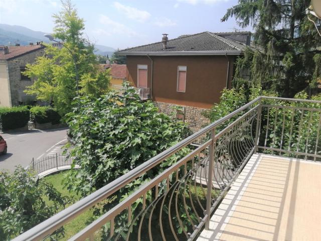 Appartamento in affitto di 120 m² in Strada del Bosco, 17