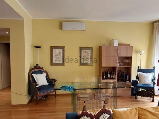 Appartamento in affitto di 121 m² in Via Giulio e Corrado Venini, 38