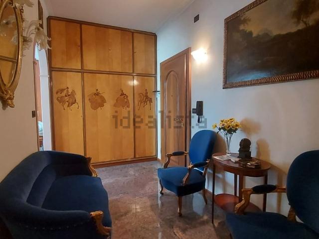 Appartamento in affitto di 121 m² in Via Montebello, 7