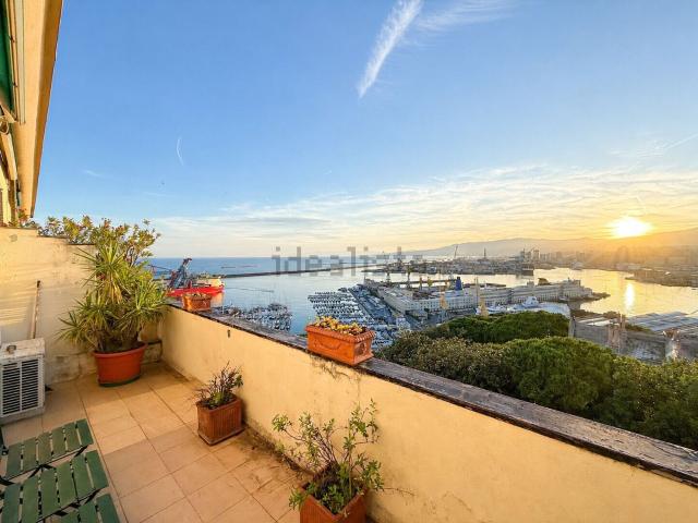 Appartamento in affitto di 121 m² in Via Miramare