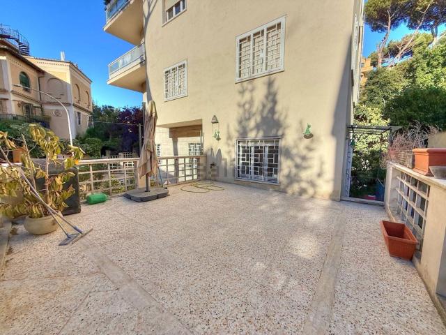 Appartamento in affitto di 121 m² in Via Paolo Frisi