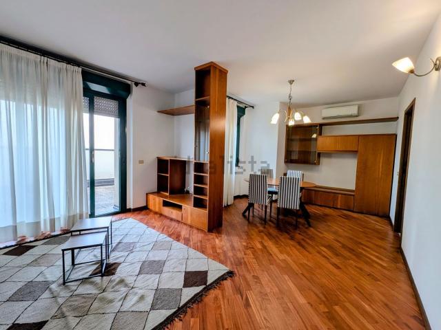 Appartamento in affitto di 121 m² in Via Prima Strada, 23