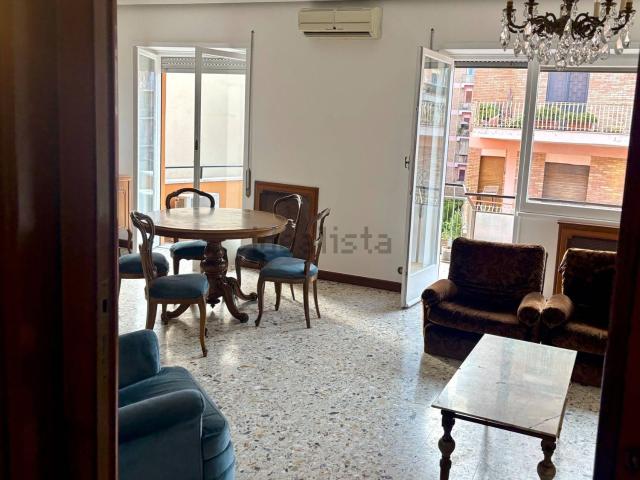 Appartamento in affitto di 122 m² in Via Casalmonferrato, 7