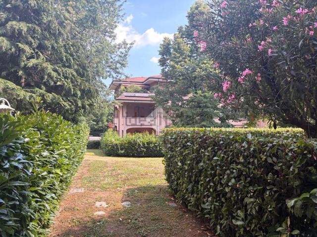 Appartamento in affitto di 123 m² in Via Gaetano Donizetti, 25
