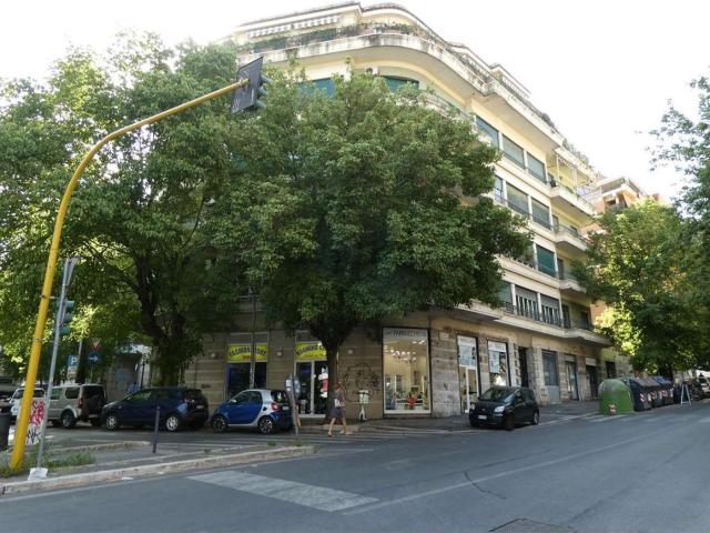 Appartamento in affitto di 123 m² in Via Magliano Sabina, 68
