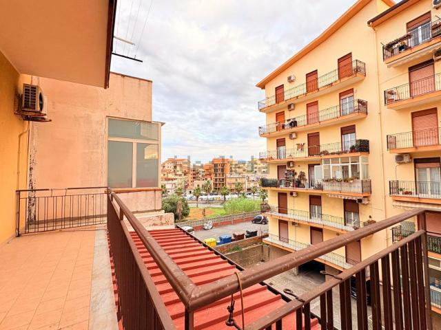 Appartamento in affitto di 123 m² in Via Maio Mariano, 65