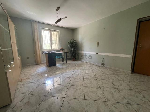 Appartamento in affitto di 123 m² in Via Marandola, 33