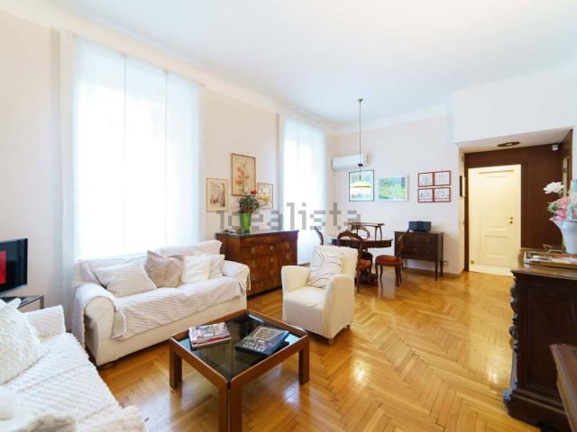 Appartamento in affitto di 123 m² in Viale Romagna, 37