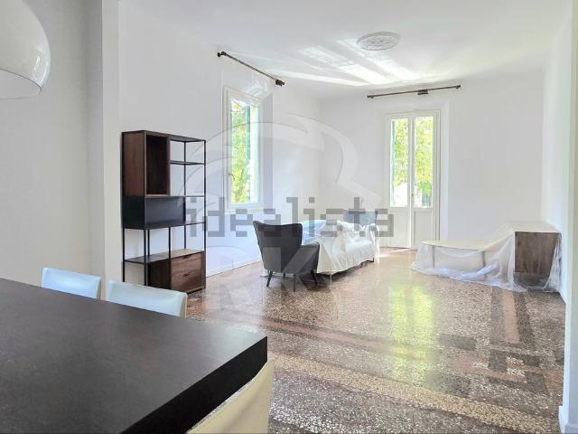 Appartamento in affitto di 124 m² in Via Guido Guinizelli, 12