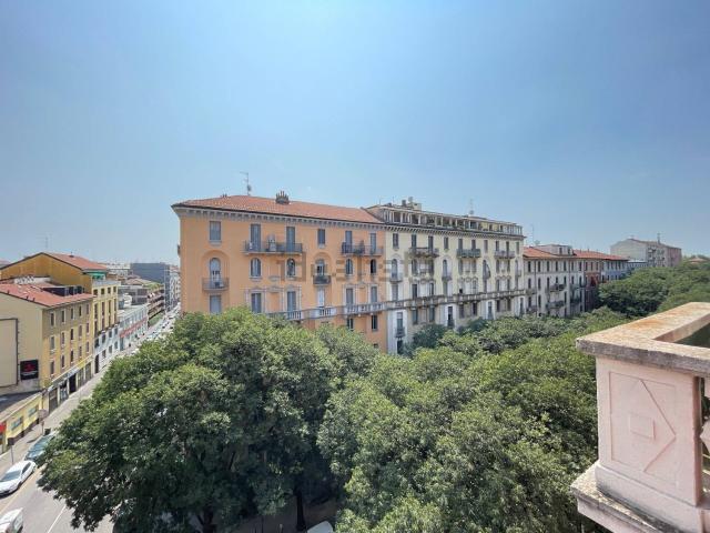 Appartamento in affitto di 124 m² in Via Spartaco, 38