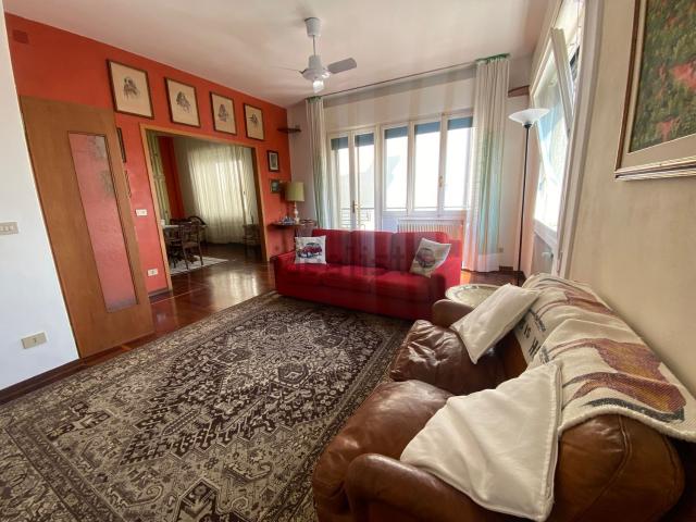 Appartamento in affitto di 124 m² in Via Roma