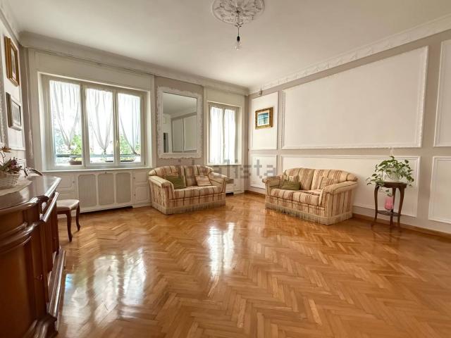 Appartamento in affitto di 124 m² in Strada Benedetto Cairoli, 21