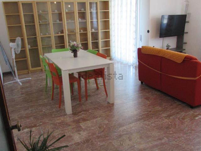 Appartamento in affitto di 125 m² in Via Cesare Rossarol