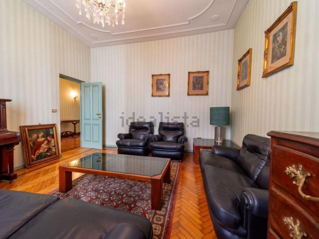 Appartamento in affitto di 125 m² in Via Goito, 7