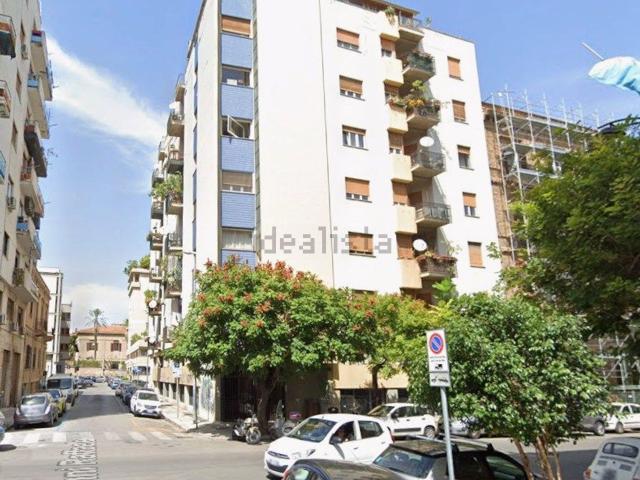 Appartamento in affitto di 125 m² in Via Enrico Albanese