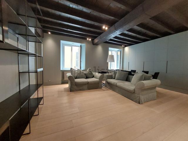 Appartamento in affitto di 125 m² in Via Fiori Chiari
