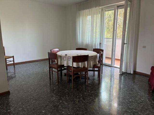 Appartamento in affitto di 125 m² in Via Monte Grappa