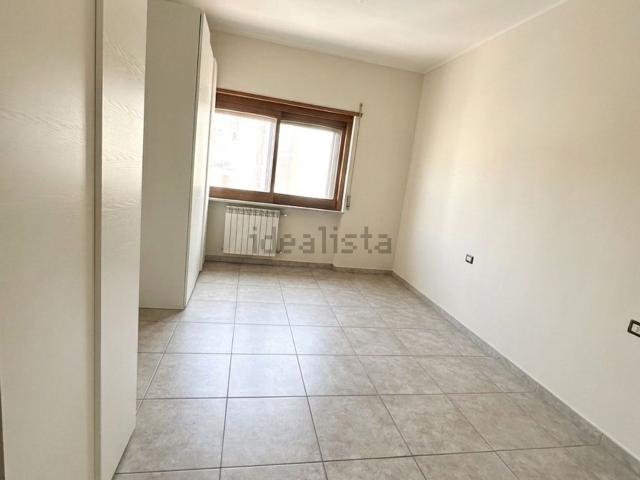 Appartamento in affitto di 125 m² in Via Maria Bakunin Parco San Paolo