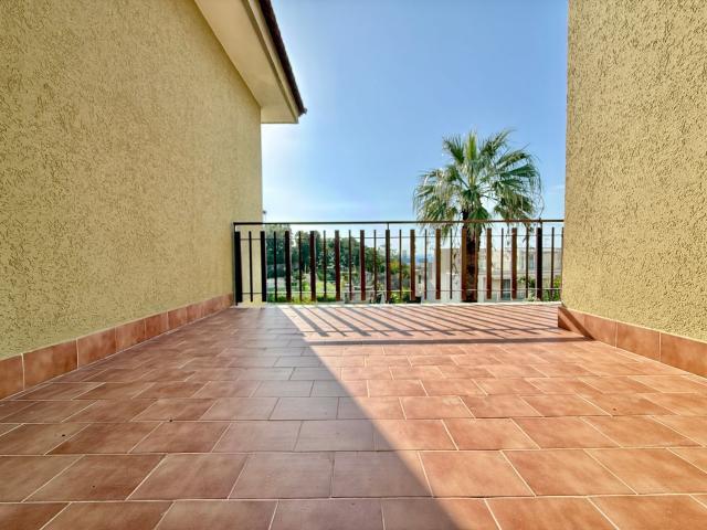 Appartamento in affitto di 125 m² in Viale Angelo Vasta, 4