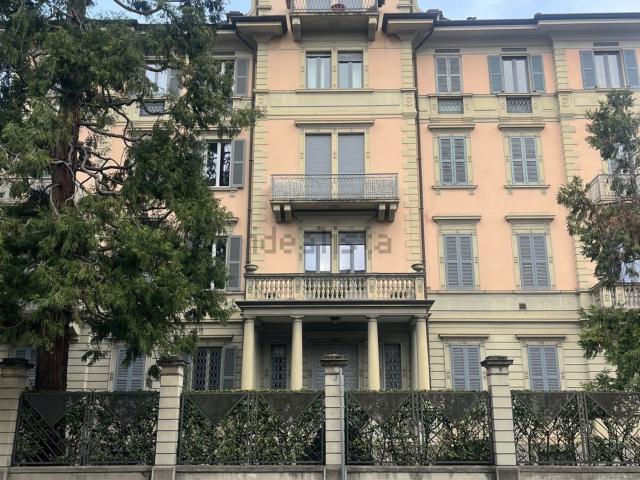 Appartamento in affitto di 125 m² in Viale Padre G. B. Aguggiari, 8