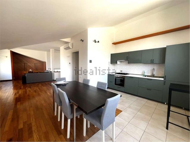 Appartamento in affitto di 126 m² in Via Giambellino