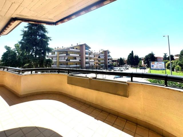 Appartamento in affitto di 127 m² in Via delle Palme, 21
