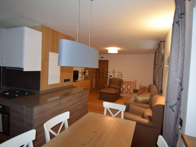 Appartamento in affitto di 128 m² in Via Roma, 21