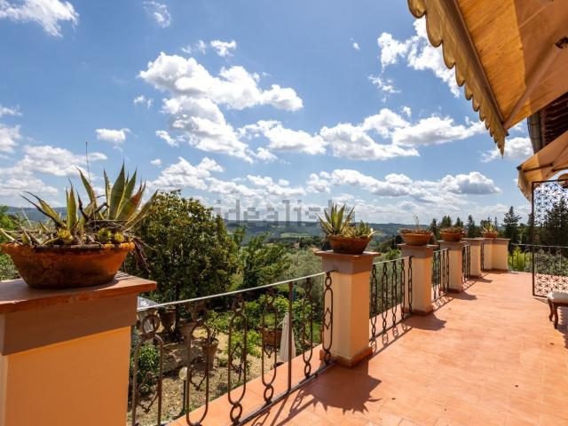 Appartamento in affitto di 129 m² in Via delle Sodera
