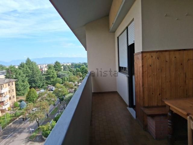 Appartamento in affitto di 129 m² in Via Paolo Calvi, 76