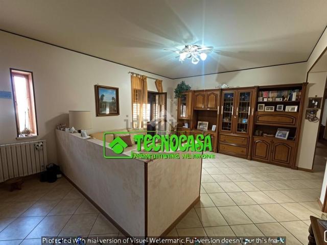Appartamento in affitto di 129 m² in Via Taverna Campanile