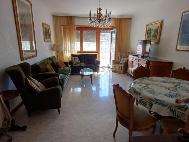 Appartamento in affitto di 129 m² in Via Val di Non, 37
