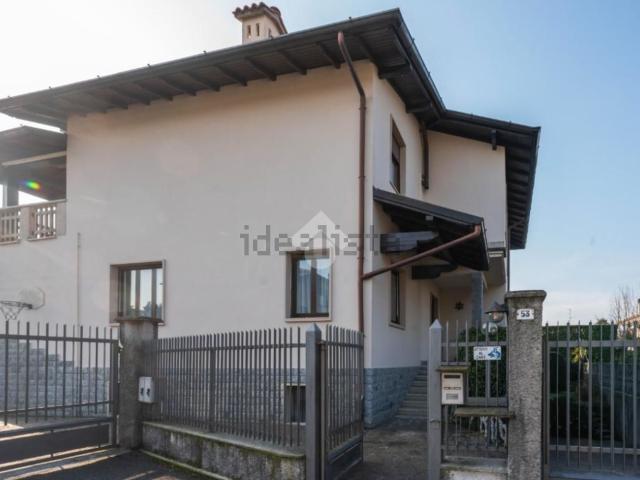 Appartamento in affitto di 130 m² in Via Comasina, 53
