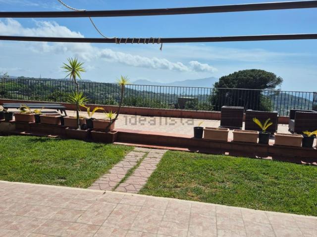 Appartamento in affitto di 130 m² in Via Coste di Cuma, 20