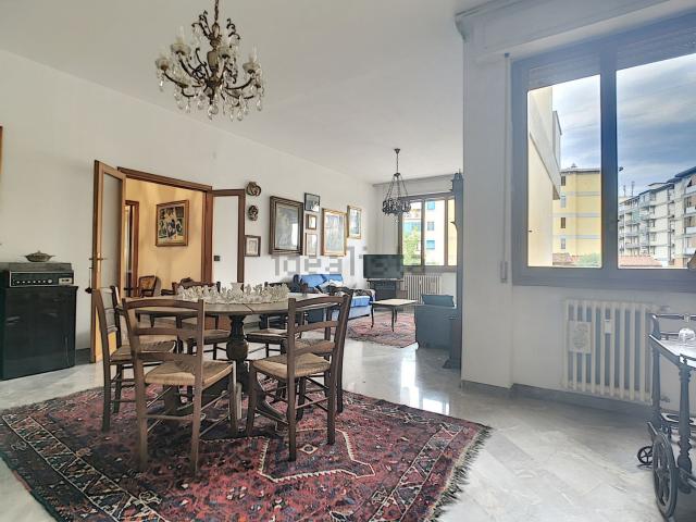 Appartamento in affitto di 130 m² in Via Carlo Cattaneo