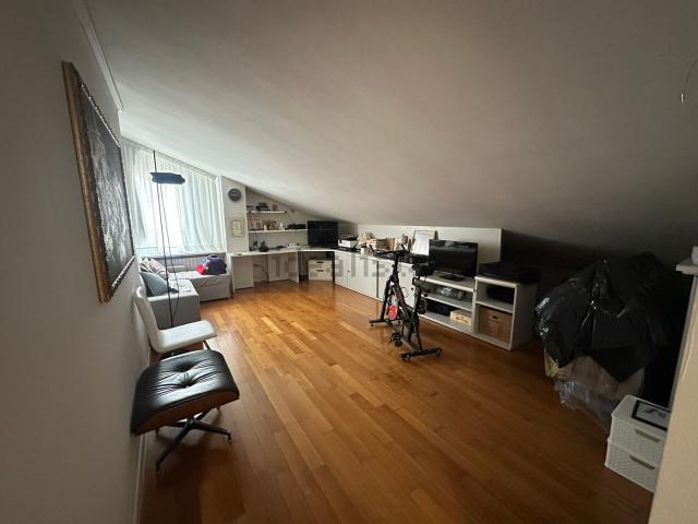 Appartamento in affitto di 130 m² in Via Carlo Leoni