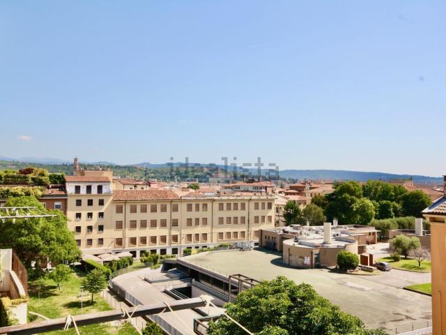 Appartamento in affitto di 130 m² in Via Cesare Battisti, 7