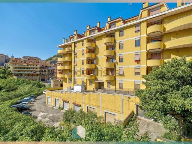 Appartamento in affitto di 130 m² in Via Civitavecchia, 10