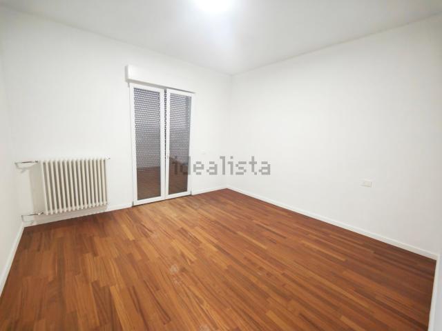 Appartamento in affitto di 130 m² in Via Ammiraglio Burzagli