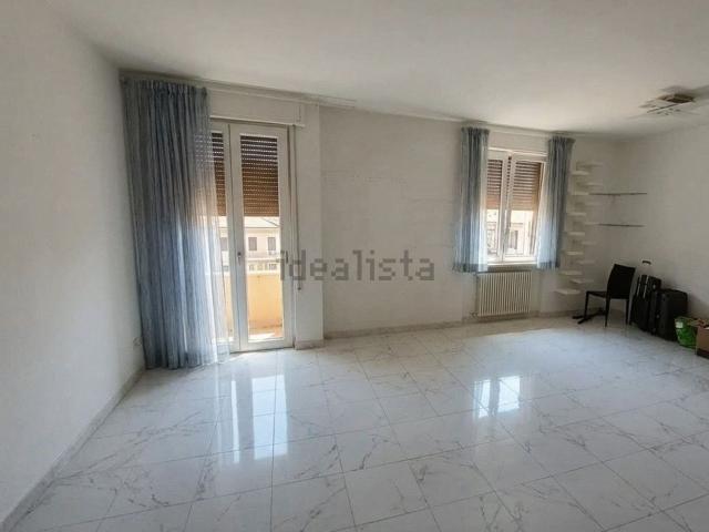 Appartamento in affitto di 130 m² in Via Antonio Pacinotti