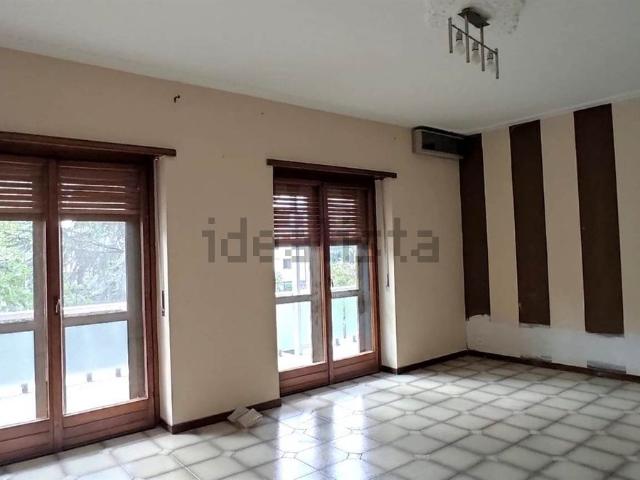 Appartamento in affitto di 130 m² in Via Adige, 2