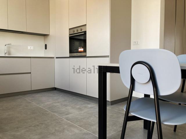 Appartamento in affitto di 130 m² in Via G. B. Verci
