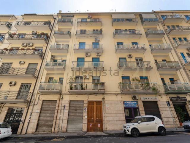 Appartamento in affitto di 130 m² in Via Genova, 64