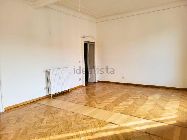 Appartamento in affitto di 130 m² in Via Gustavo Modena